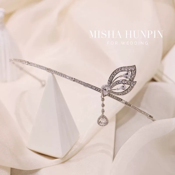 Accessories - Elegant Silver Crystal Headband